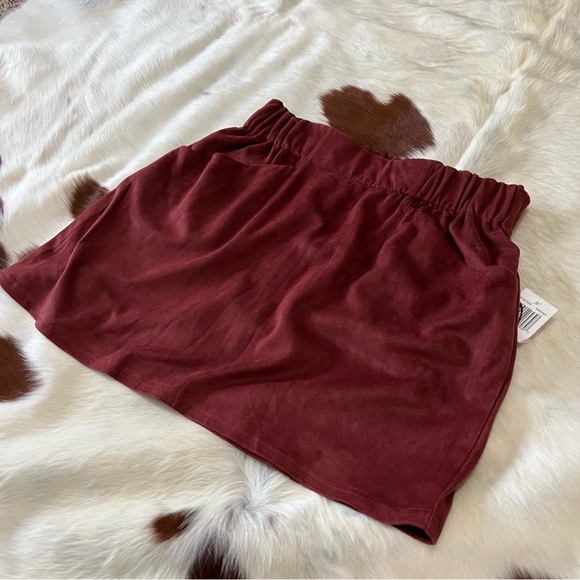 NWT Burgundy Suede Mini Skirt with Pockets - Picture 3 of 12